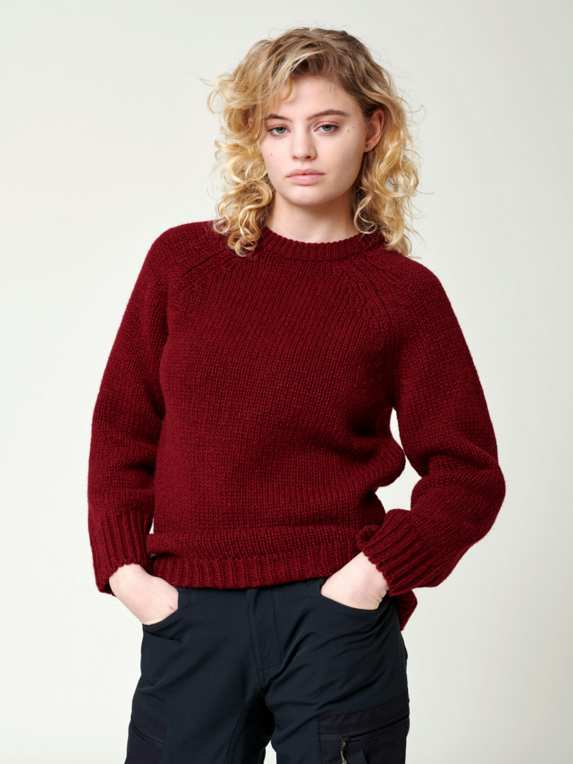 Women's Norrby Wool Sweater - Red Wine in the group Women's / Hoodies & sweaters- Women's / Knitwear - Women's at Röyk (21003240_r)